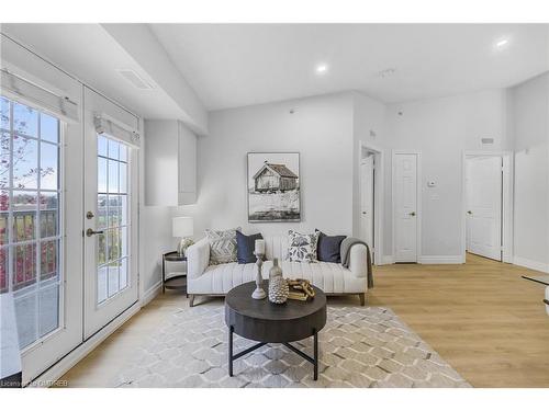 409-1470 Bishops Gate, Oakville, ON - Indoor Photo Showing Living Room