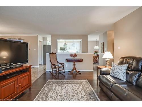 2303 Kingfisher Court, Oakville, ON - Indoor Photo Showing Living Room