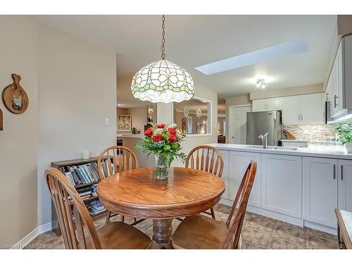 2303 Kingfisher Court, Oakville, ON - Indoor Photo Showing Dining Room