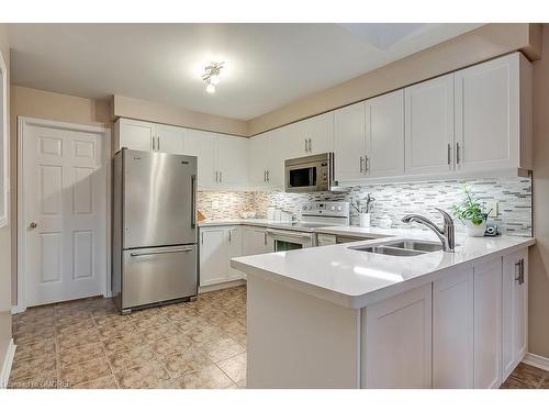 2303 Kingfisher Court, Oakville, ON - Indoor Photo Showing Kitchen With Double Sink With Upgraded Kitchen