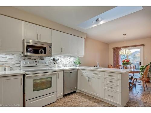 2303 Kingfisher Court, Oakville, ON - Indoor Photo Showing Kitchen