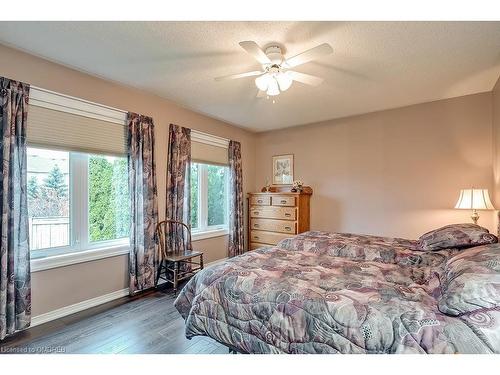 2303 Kingfisher Court, Oakville, ON - Indoor Photo Showing Bedroom