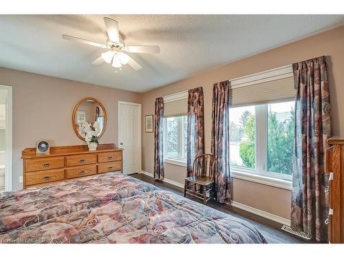 2303 Kingfisher Court, Oakville, ON - Indoor Photo Showing Bedroom