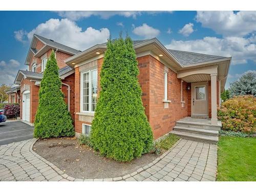 2303 Kingfisher Court, Oakville, ON - Outdoor