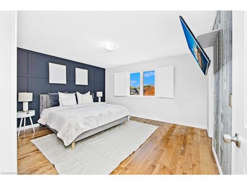 21-5056 New Street, Burlington, ON - Indoor Photo Showing Bedroom