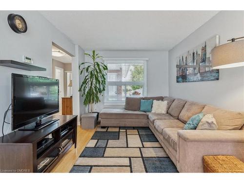 211 Murray Street, Brampton, ON - Indoor Photo Showing Living Room