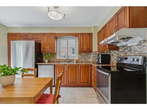 211 Murray Street, Brampton, ON - Indoor Photo Showing Kitchen With Double Sink