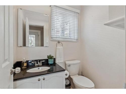 211 Murray Street, Brampton, ON - Indoor Photo Showing Bathroom