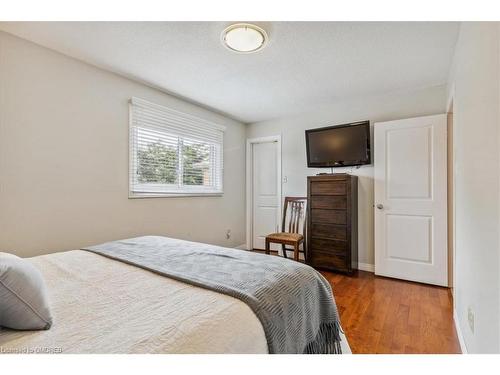 211 Murray Street, Brampton, ON - Indoor Photo Showing Bedroom