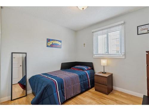 211 Murray Street, Brampton, ON - Indoor Photo Showing Bedroom