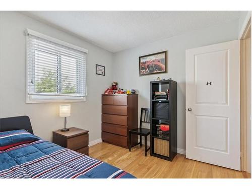 211 Murray Street, Brampton, ON - Indoor Photo Showing Bedroom