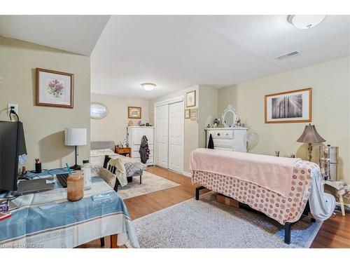 211 Murray Street, Brampton, ON - Indoor Photo Showing Bedroom