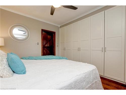 8494 20 Road E, Hamilton, ON - Indoor Photo Showing Bedroom