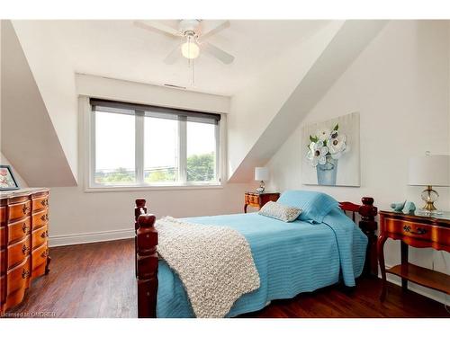 8494 20 Road E, Hamilton, ON - Indoor Photo Showing Bedroom