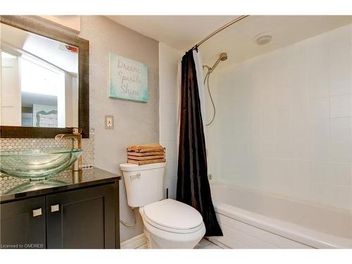 8494 20 Road E, Hamilton, ON - Indoor Photo Showing Bathroom