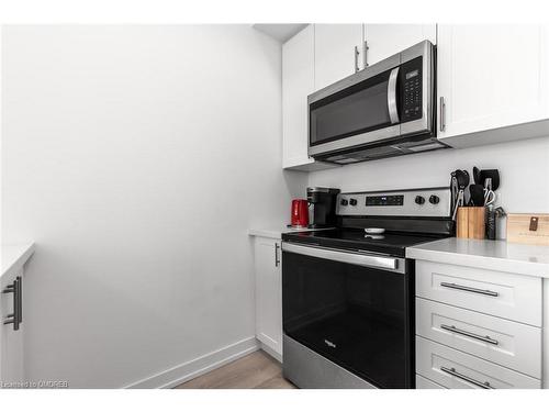 519-460 Dundas Street E, Waterdown, ON - Indoor Photo Showing Kitchen