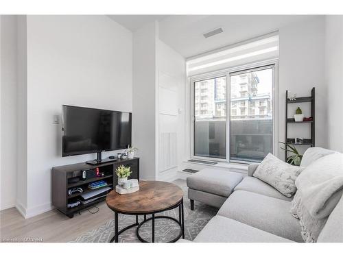 519-460 Dundas Street E, Waterdown, ON - Indoor Photo Showing Living Room