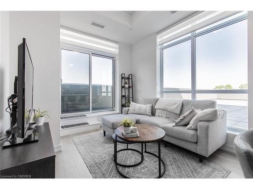 519-460 Dundas Street E, Waterdown, ON - Indoor Photo Showing Living Room