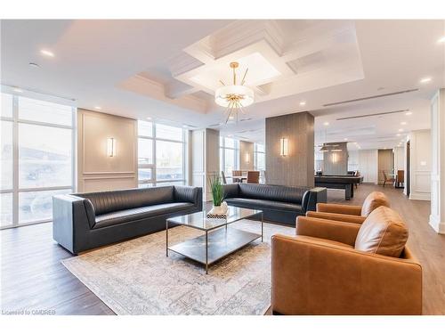 519-460 Dundas Street E, Waterdown, ON - Indoor Photo Showing Living Room