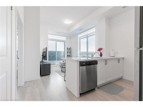 519-460 Dundas Street E, Waterdown, ON - Indoor Photo Showing Kitchen