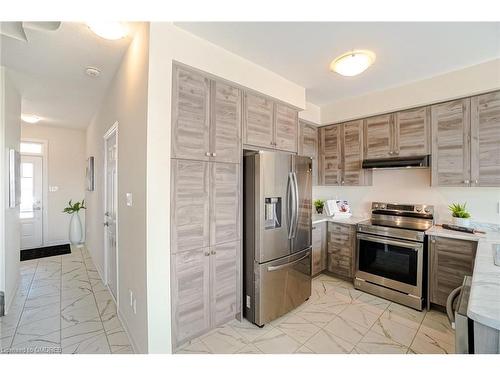 266 Explorer Way, Thorold, ON - Indoor Photo Showing Kitchen