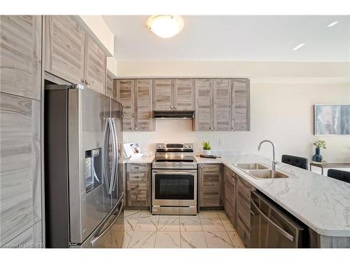 266 Explorer Way, Thorold, ON - Indoor Photo Showing Kitchen With Double Sink With Upgraded Kitchen