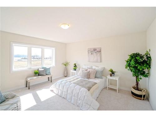 266 Explorer Way, Thorold, ON - Indoor Photo Showing Bedroom