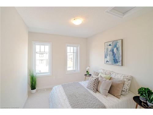 266 Explorer Way, Thorold, ON - Indoor Photo Showing Bedroom