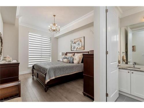 519-150 Oak Park Boulevard, Oakville, ON - Indoor Photo Showing Bedroom