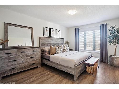 1429 Sycamore Garden, Milton, ON - Indoor Photo Showing Bedroom