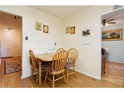 24-5475 Lakeshore Road, Burlington, ON - Indoor Photo Showing Dining Room