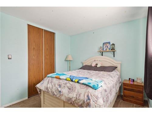 24-5475 Lakeshore Road, Burlington, ON - Indoor Photo Showing Bedroom