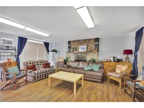 24-5475 Lakeshore Road, Burlington, ON - Indoor Photo Showing Living Room