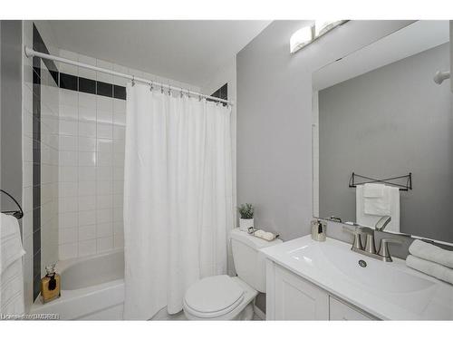 2320 Dalebrook Drive, Oakville, ON - Indoor Photo Showing Bathroom