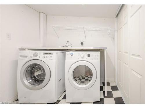 2320 Dalebrook Drive, Oakville, ON - Indoor Photo Showing Laundry Room