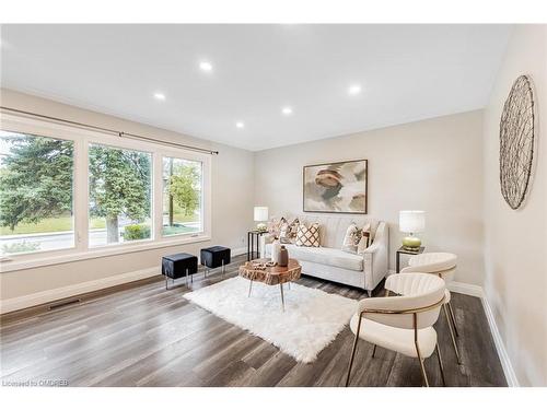 173 West 32Nd Street, Hamilton, ON - Indoor Photo Showing Living Room