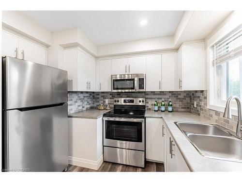 173 West 32Nd Street, Hamilton, ON - Indoor Photo Showing Kitchen With Double Sink