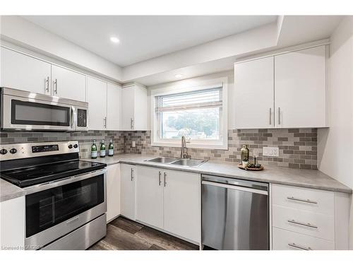 173 West 32Nd Street, Hamilton, ON - Indoor Photo Showing Kitchen With Double Sink