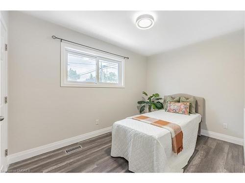 173 West 32Nd Street, Hamilton, ON - Indoor Photo Showing Bedroom