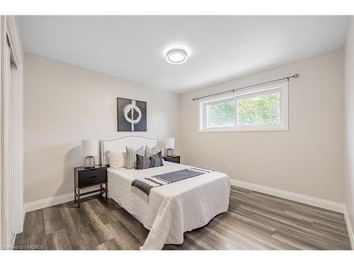 173 West 32Nd Street, Hamilton, ON - Indoor Photo Showing Bedroom