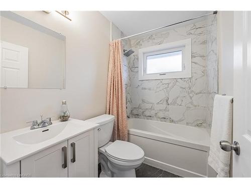 173 West 32Nd Street, Hamilton, ON - Indoor Photo Showing Bathroom