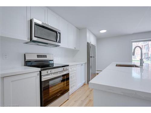 19-14 Holland Street, St. Thomas, ON - Indoor Photo Showing Kitchen With Upgraded Kitchen