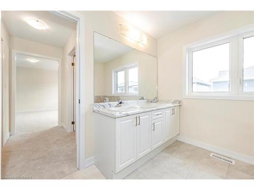 109 Higgins Avenue, Thorold, ON - Indoor Photo Showing Bathroom