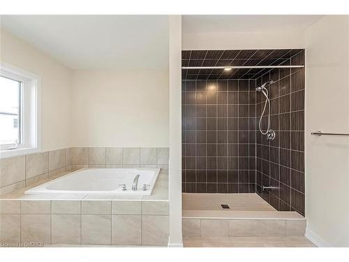 109 Higgins Avenue, Thorold, ON - Indoor Photo Showing Bathroom