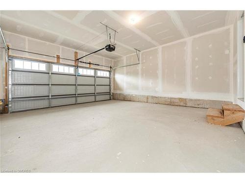 109 Higgins Avenue, Thorold, ON - Indoor Photo Showing Garage