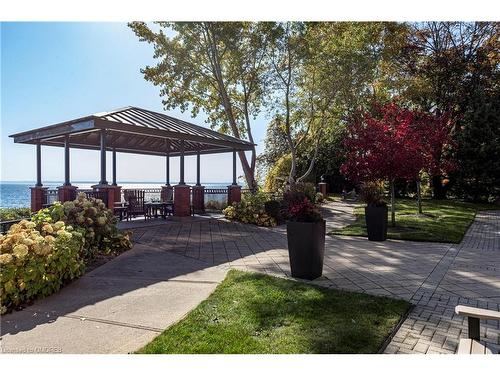 204-5340 Lakeshore Road, Burlington, ON - Outdoor