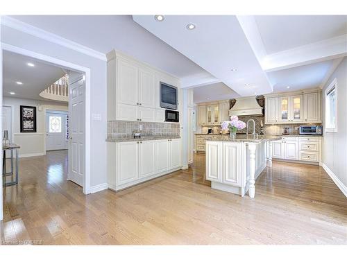 2116 Munn'S Avenue, Oakville, ON - Indoor Photo Showing Kitchen With Upgraded Kitchen