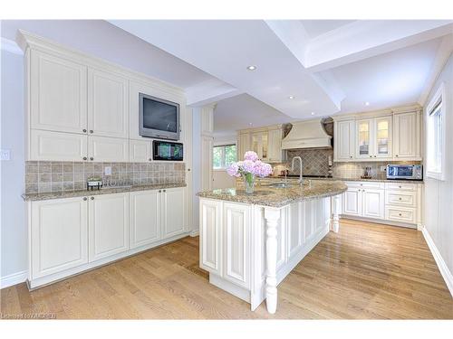 2116 Munn'S Avenue, Oakville, ON - Indoor Photo Showing Kitchen With Upgraded Kitchen