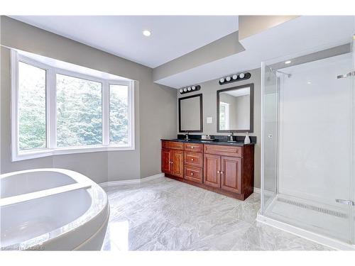 2116 Munn'S Avenue, Oakville, ON - Indoor Photo Showing Bathroom