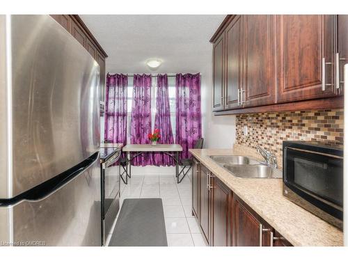 204-15 Kensington Road, Brampton, ON - Indoor Photo Showing Kitchen With Double Sink